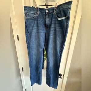 Lucky brand 
Athletic straight 
38/34